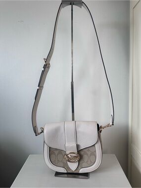 Coach Georgie Saddle Bag Crossbody!